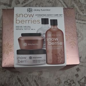 Daisy Fuentes Snow Berries Body Care Set - White and Pink